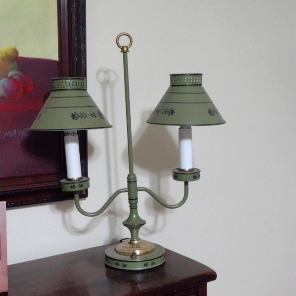 Vintage Colonial-look Table Lamp